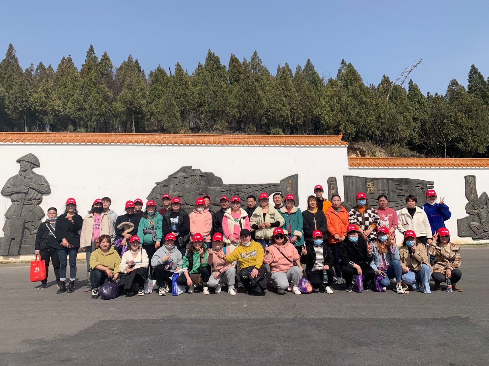 文明登山健康行，志愿服務(wù)護(hù)環(huán)境——依愛(ài)消防開(kāi)展“學(xué)雷鋒日”主題活動(dòng)